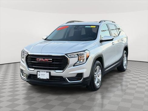 Used 2022 GMC Terrain SLE w/ Driver Convenience Package image 3