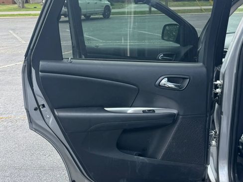 Used 2018 Dodge Journey SE w/ Popular Equipment Group FWD image 16