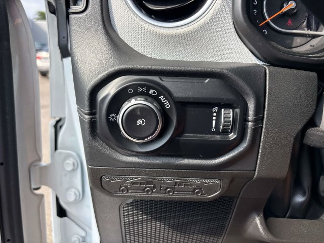Used 2024 Jeep Wrangler Unlimited Sahara AWD/4WD image 23