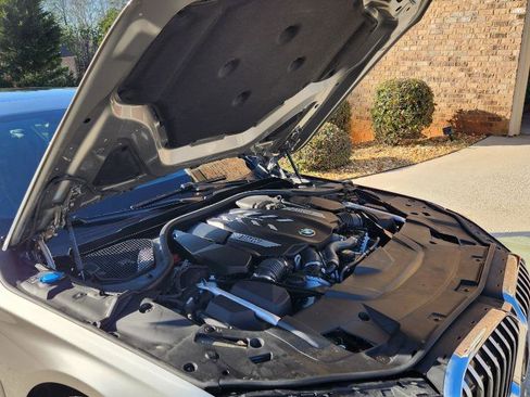 Used 2022 BMW 750i xDrive w/ M Sport Package image 34