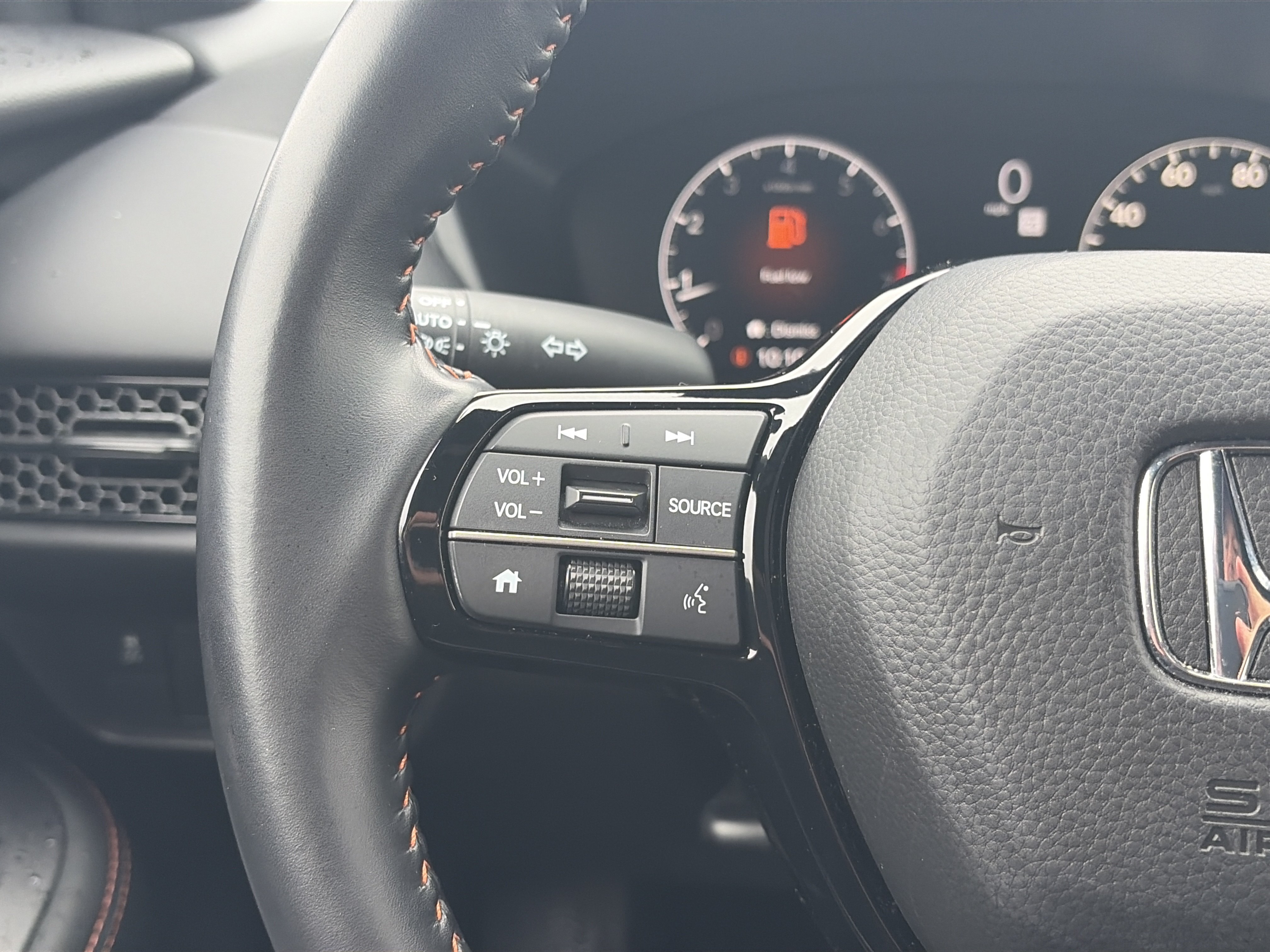 Certified 2025 Honda HR-V Sport image 22