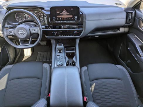 Used 2025 Nissan Pathfinder SV AWD/4WD image 18