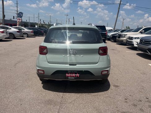 Used 2025 Hyundai Venue SEL FWD image 7