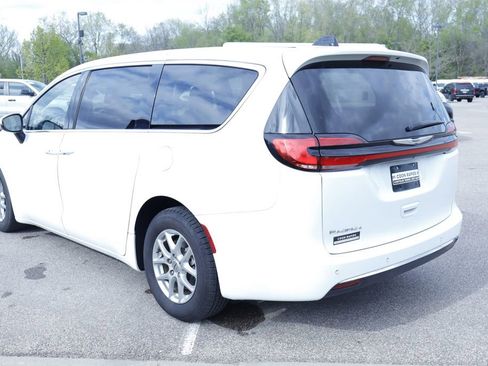 Certified 2023 Chrysler Pacifica Touring-L FWD image 3