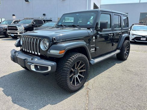 Used 2018 Jeep Wrangler Unlimited Sahara w/ Dual Top Group AWD/4WD image 5