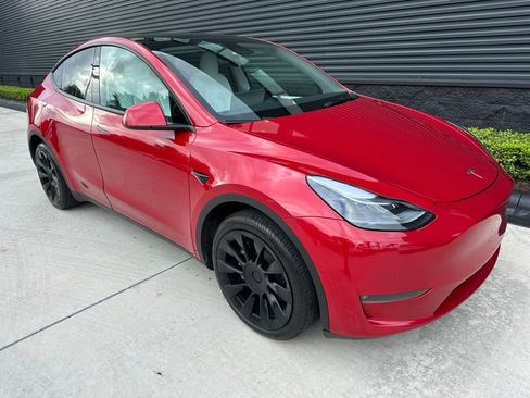 Used 2022 Tesla Model Y Long Range image 11