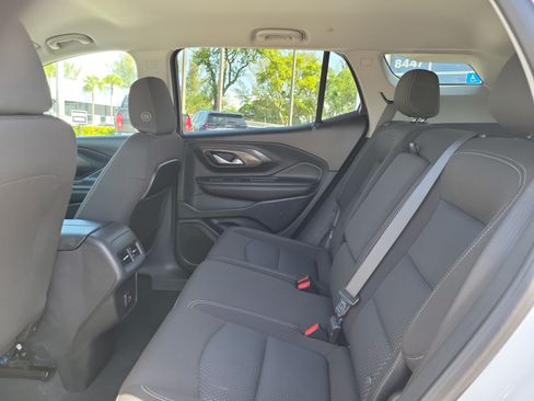 Used 2023 GMC Terrain SLE FWD image 12