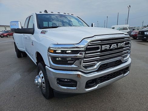 Used 2025 RAM 3500 Laramie AWD/4WD image 11