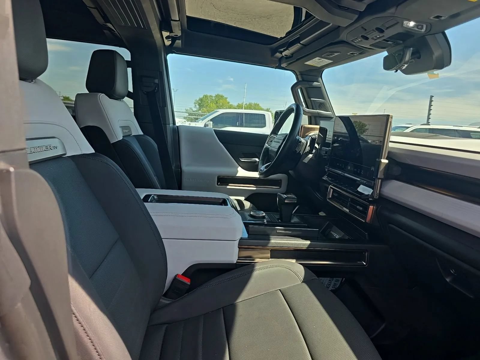 Used 2025 GMC Hummer EV 2X AWD/4WD image 14