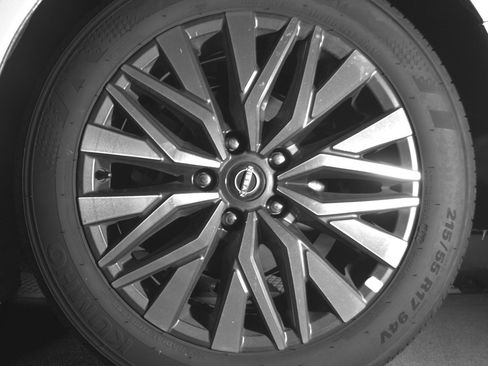 Used 2025 Nissan Altima 2.5 SV FWD image 13