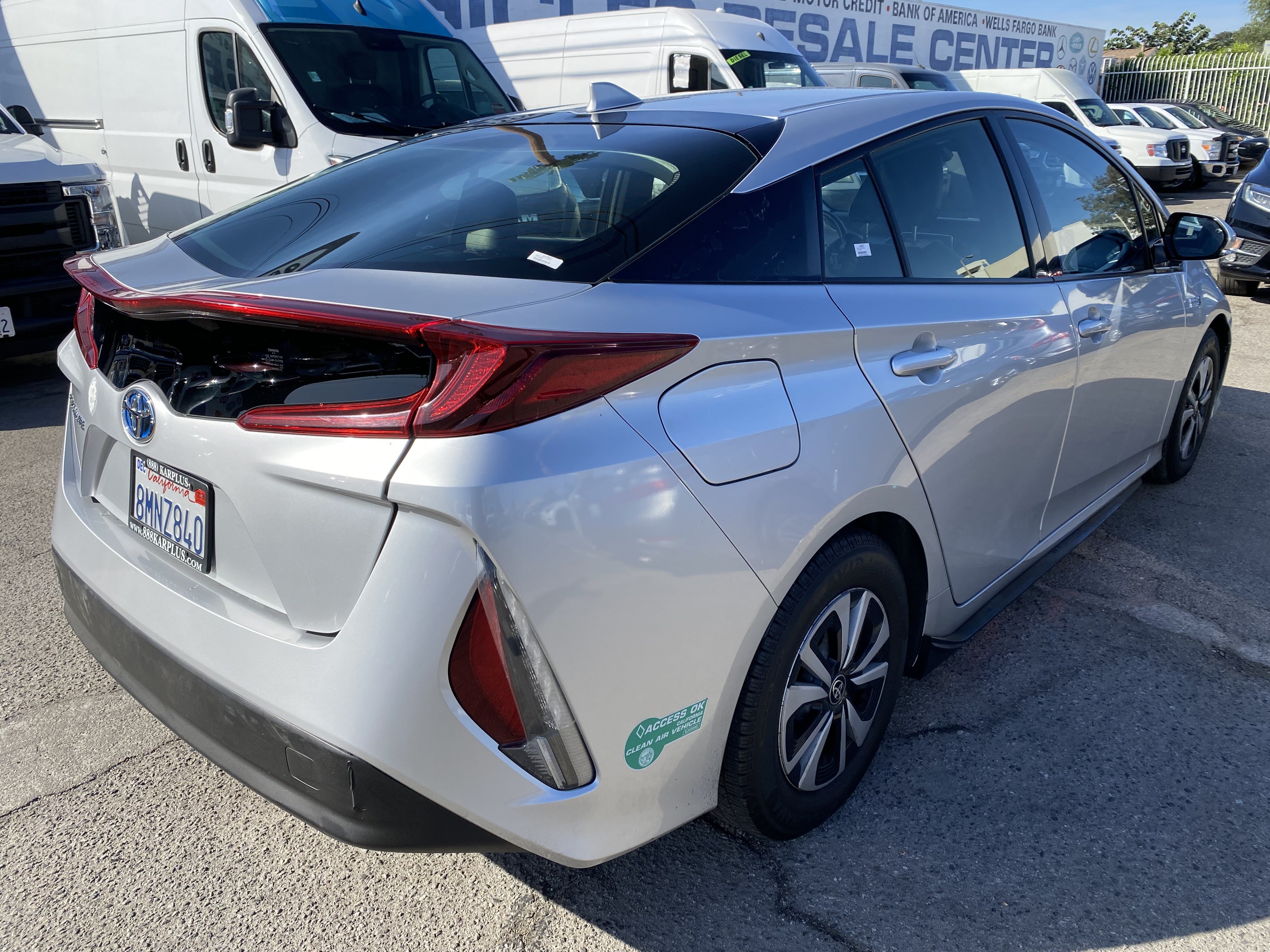 Used 2017 Toyota Prius Prime Premium w/ Preferred Accessory Package FWD image 8