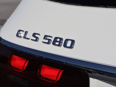 New 2026 Mercedes-Benz GLS 580 4MATIC image 8