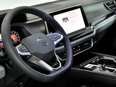 Certified 2025 Volkswagen Atlas Peak Edition SE image 12