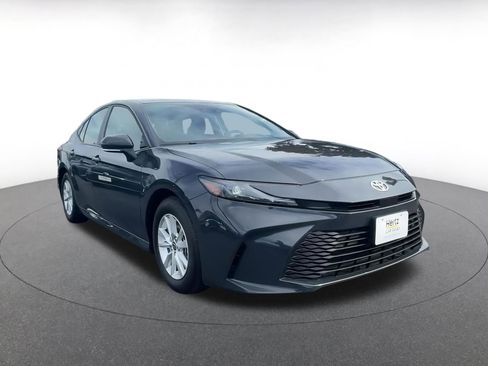 Used 2025 Toyota Camry LE image 3