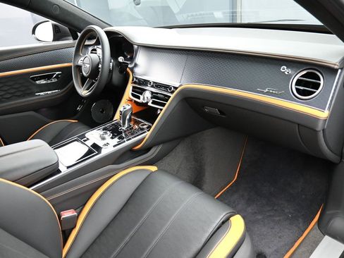 Used 2025 Bentley Flying Spur Plug-In Hybrid image 35