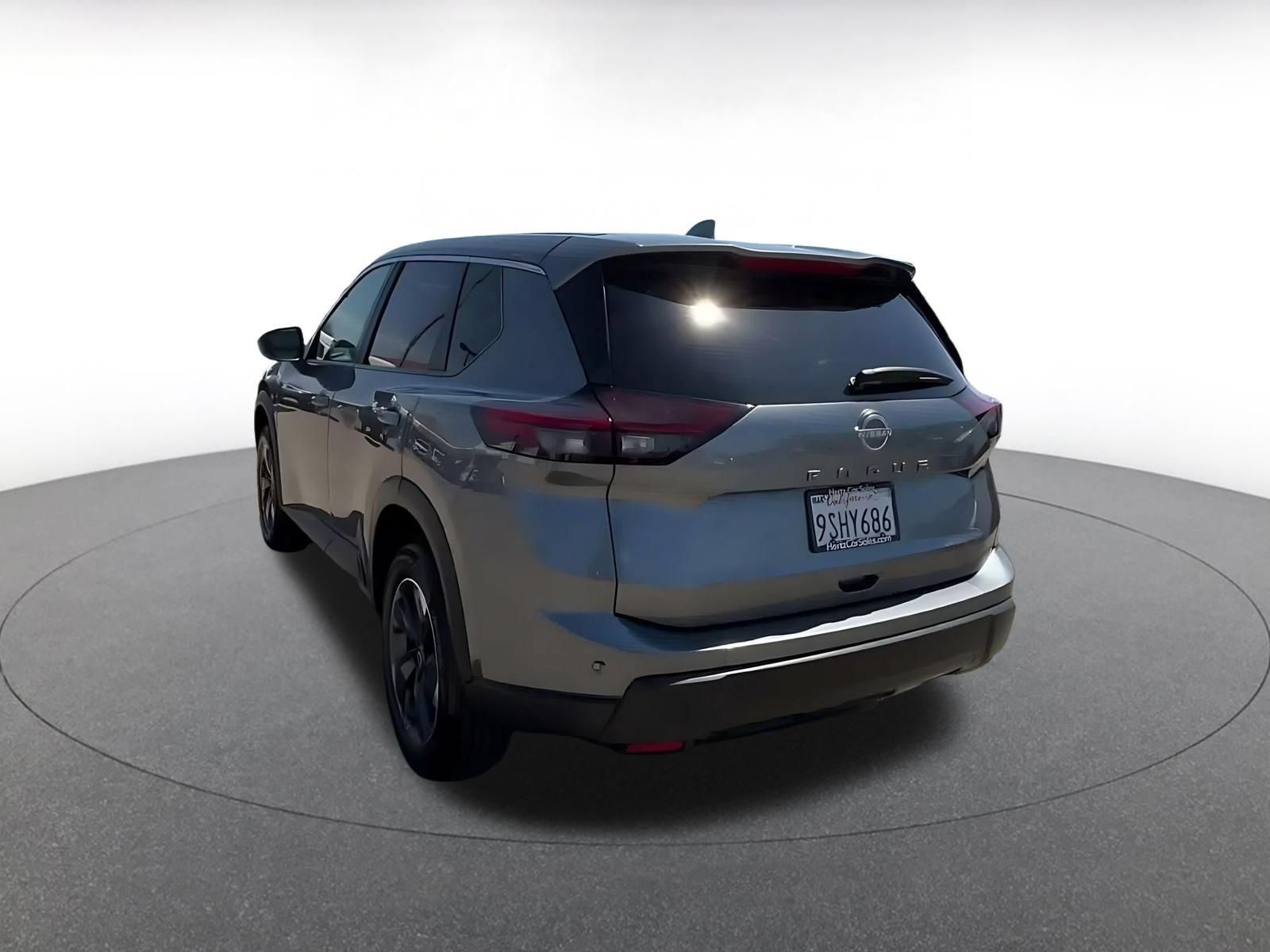 Used 2025 Nissan Rogue SV FWD image 10