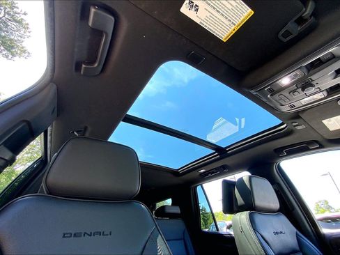 Used 2021 GMC Yukon Denali w/ Denali Premium Package AWD/4WD image 24