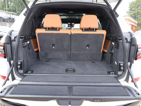 Used 2024 BMW X7 xDrive40i w/ M Sport Package AWD/4WD image 6