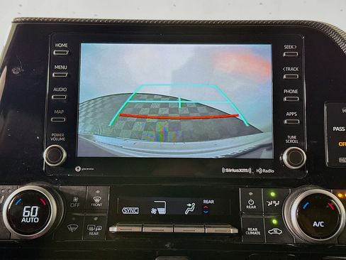 Used 2021 Toyota Highlander XSE FWD image 25