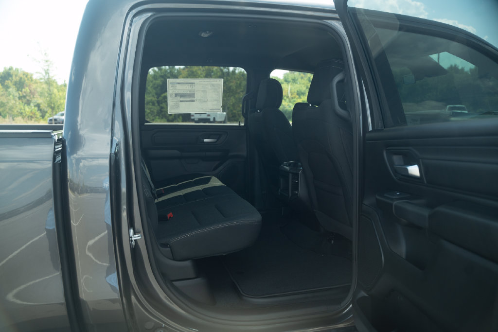 New 2027 RAM 1500 Express AWD/4WD image 19
