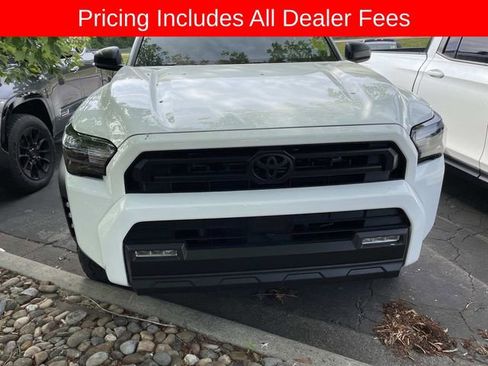 Used 2025 Toyota 4Runner SR5 AWD/4WD image 6