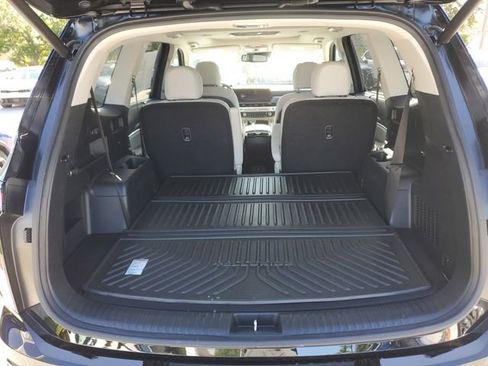 Certified 2023 Kia Telluride EX w/ EX Captain's Chair Package image 6