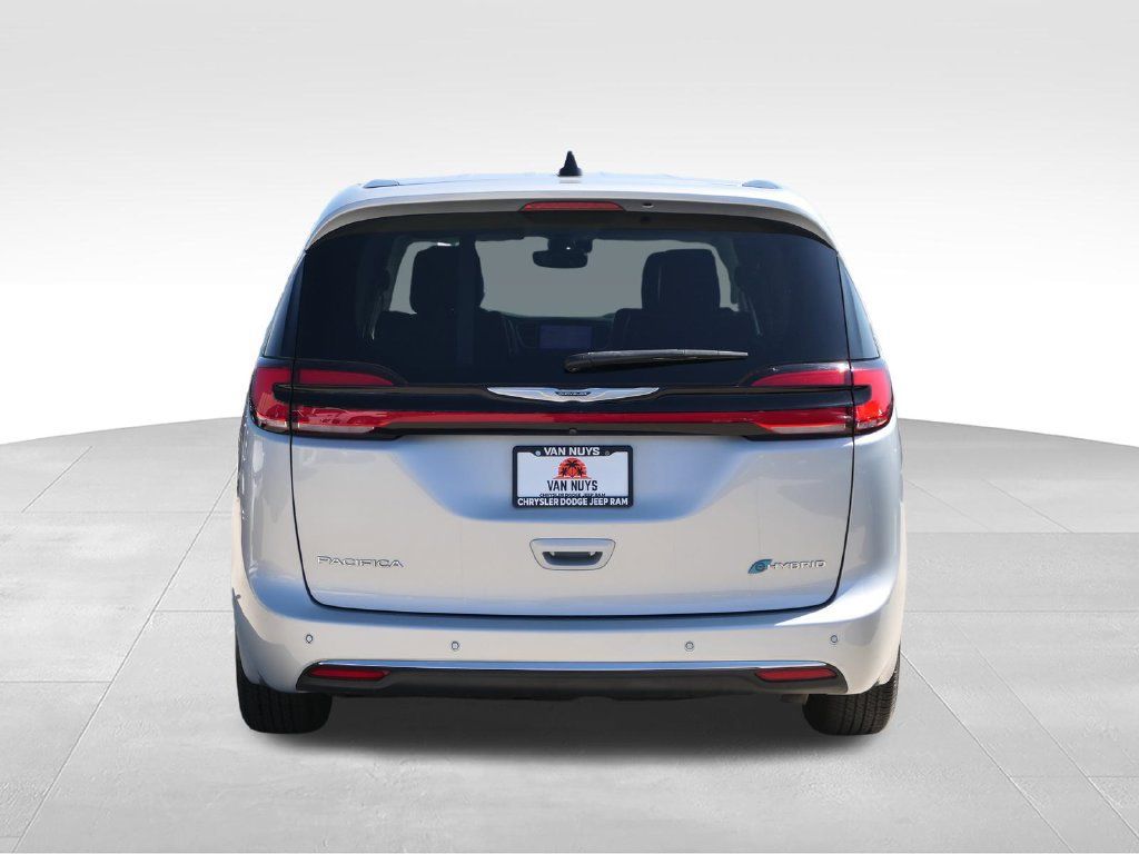 Certified 2023 Chrysler Pacifica Touring-L FWD image 4