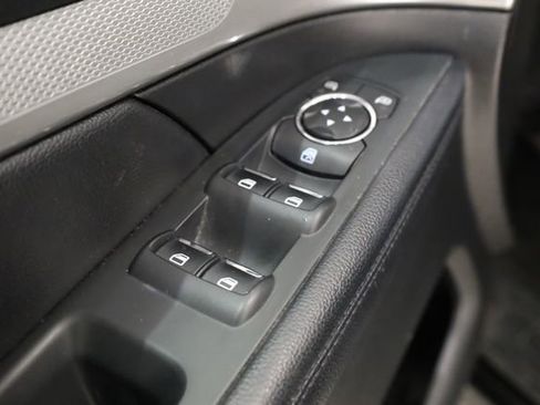 Used 2017 Ford Explorer XLT image 18