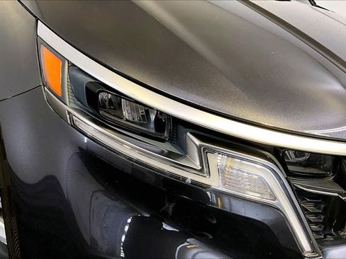 Used 2023 Kia Carnival LX FWD image 27