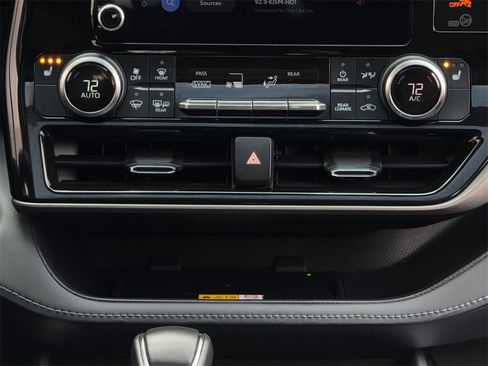 Certified 2023 Toyota Highlander XLE image 18