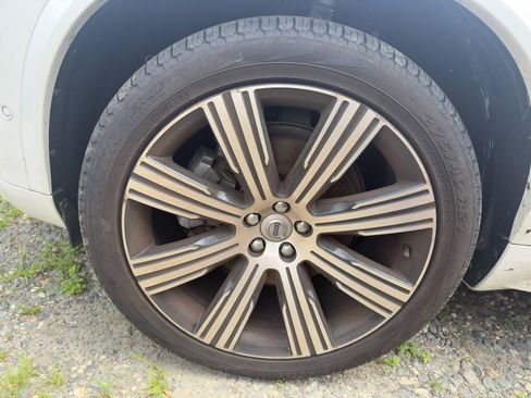 Certified 2023 Volvo XC90 B6 Ultimate w/ Lounge Package image 11