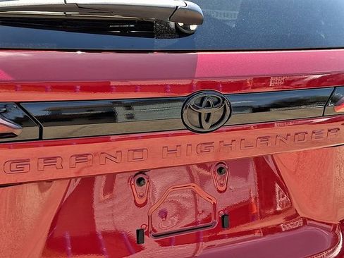 Used 2025 Toyota Grand Highlander AWD image 35