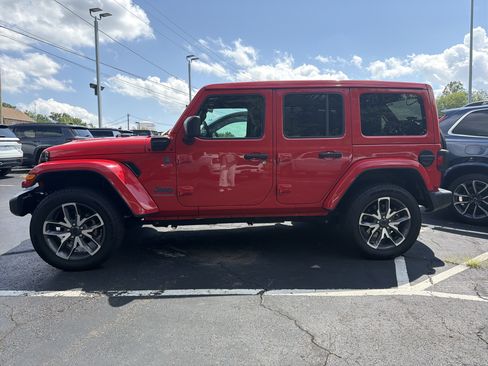 Certified 2024 Jeep Wrangler Unlimited w/ Convenience Group AWD/4WD image 4