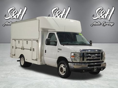 Used 2016 Ford E-350 and Econoline 350 Super Duty w/ Power Windows & Locks Group image 2