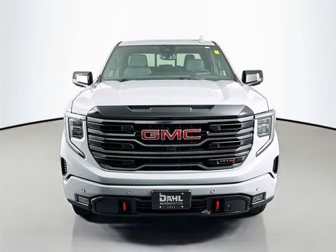 Used 2025 GMC Sierra 1500 AT4 w/ Technology Package AWD/4WD image 3