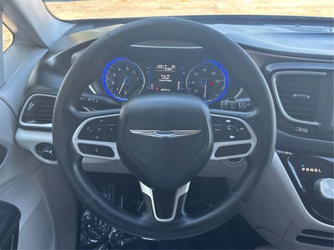 Used 2021 Chrysler Voyager Lxi FWD image 18