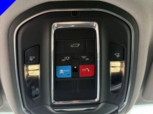 Used 2022 Jeep Grand Cherokee L Limited w/ Luxury Tech Group II image 24