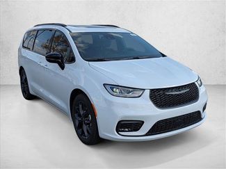 New 2026 Chrysler Pacifica Limited w/ S Appearance Package video 3