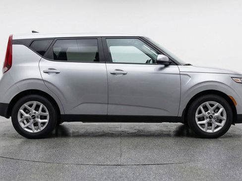Used 2025 Kia Soul LX w/ LX Technology Package image 11