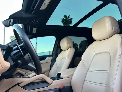 Certified 2024 Porsche Cayenne image 5