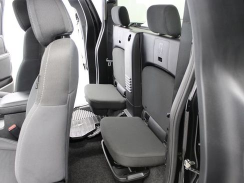 Used 2023 Nissan Frontier SV w/ Technology Package RWD image 17
