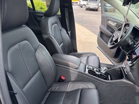 Certified 2023 Volvo XC40 B5 Ultimate w/ Protection Package Premier AWD/4WD image 37