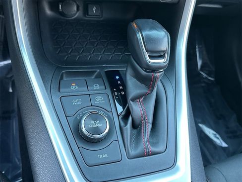 Used 2021 Toyota RAV4 SE image 26