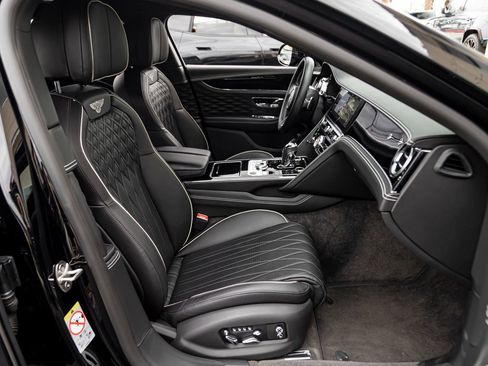 Certified 2022 Bentley Flying Spur V8 image 2