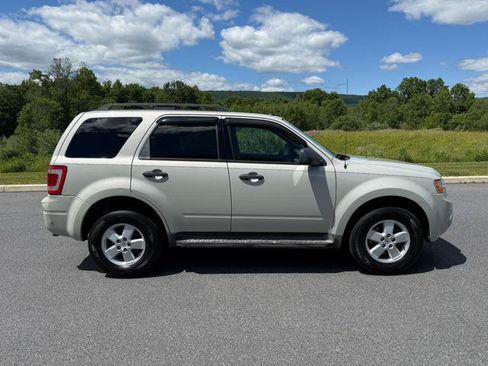 Used 2009 Ford Escape XLT AWD/4WD image 4