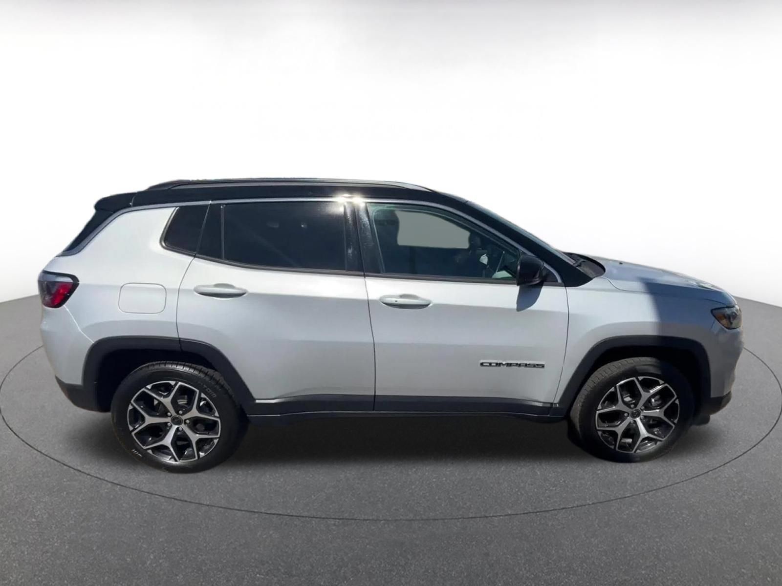 Used 2025 Jeep Compass Limited AWD/4WD image 15