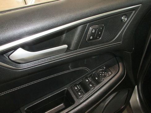 Used 2022 Ford Edge Titanium image 26