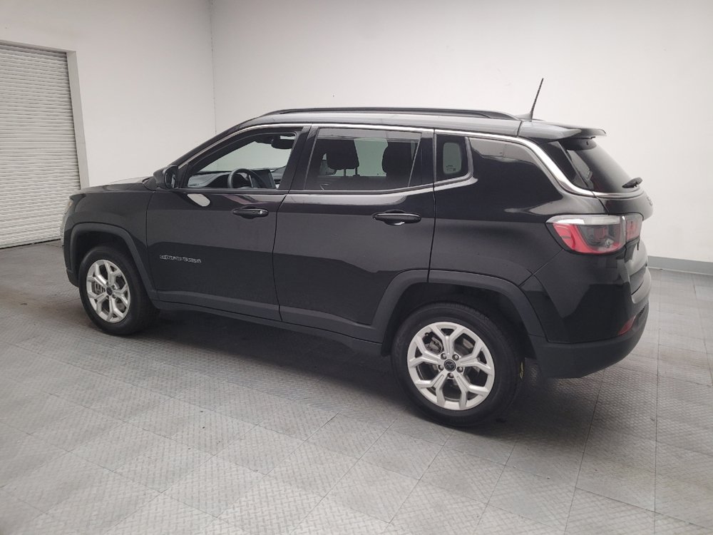 Used 2025 Jeep Compass Latitude w/ Sun & Sound Group AWD/4WD image 3