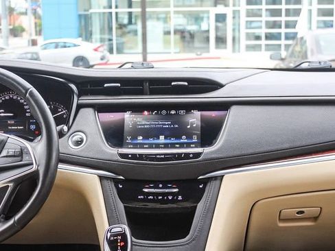 Used 2018 Cadillac XT5 Luxury w/ Driver Awareness Package FWD image 18