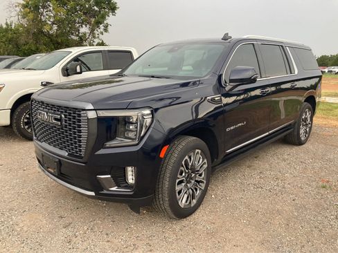Used 2023 GMC Yukon XL Denali Ultimate AWD/4WD image 8
